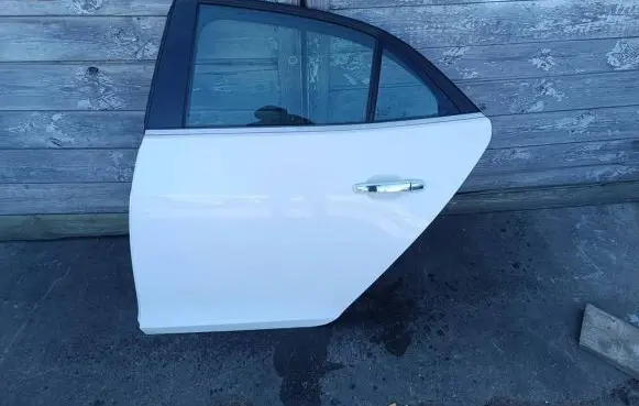Chevrolet Malibu Rear door