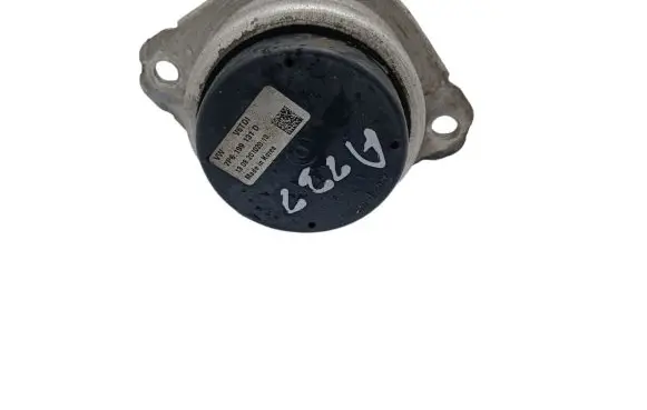 Volkswagen Touareg II Engine mount bracket 7P6199131D