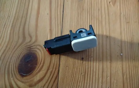 Mazda 3 II Airbag deployment crash/impact sensor BBM457KC0 110824201 K3239