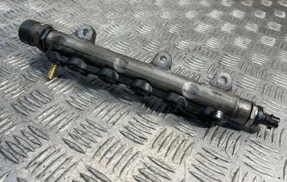 Renault Trafic II (X83) Fuel main line pipe 8200661279A 0445214153 H8200426550
