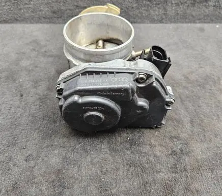 Audi A4 S4 B5 8D Throttle valve 078133063AK 078133063AG