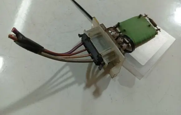 Dacia Sandero Heater blower motor/fan resistor 