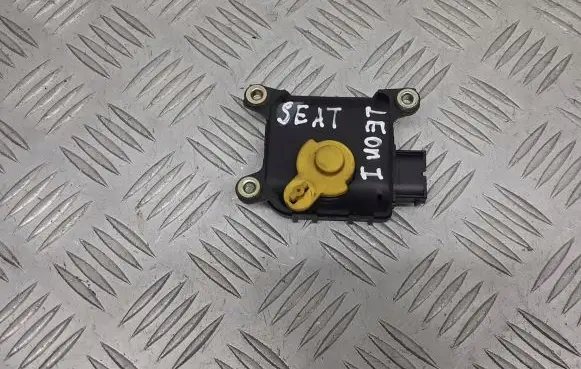 Seat Leon (1M) Central body control module 8D2820511C