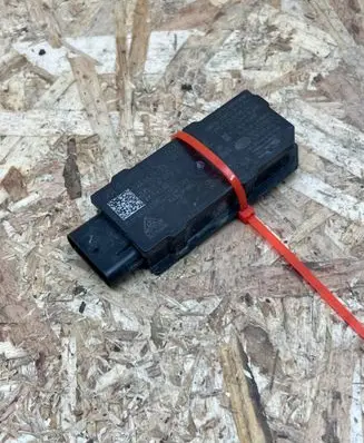 Skoda Enyaq iV Keyless system antenna 5WA962133D 5WA962133B 062131223399