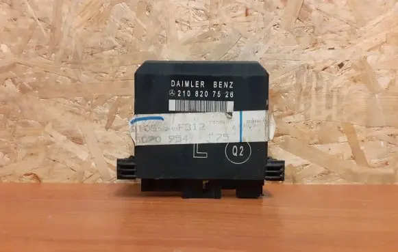 Mercedes-Benz E W210 Door control unit/module 2108207526 2660