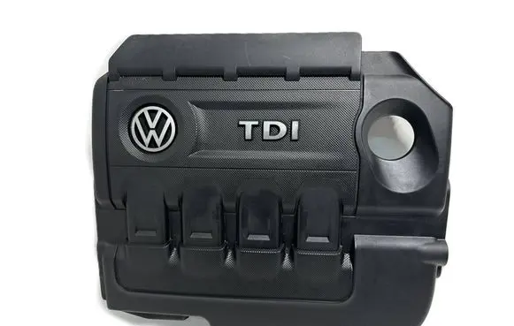 Volkswagen PASSAT B8 Engine cover (trim) 04L103925Q 44479
