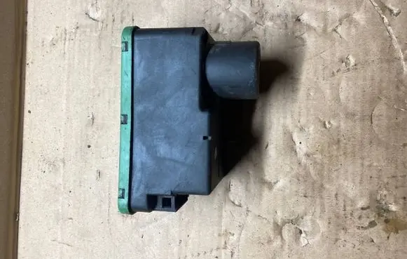 Audi A6 S6 C5 4B Central locking vacuum pump 3A0962257