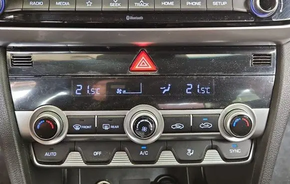 Hyundai Elantra VI Climate control/heater control trim 97250-F2DC0 IMPRK1495256