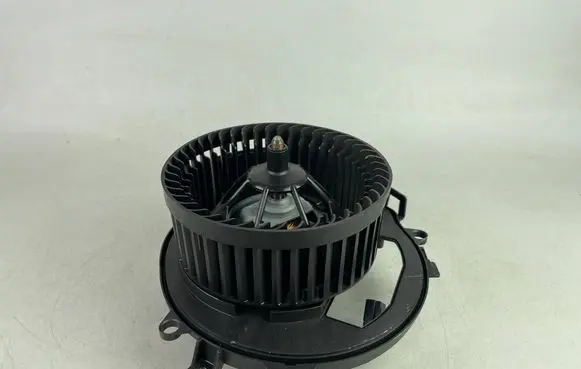 Volkswagen Golf VIII Heater fan/blower 5WC819015A