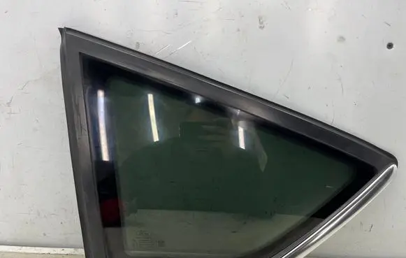 Ford C-MAX II Rear side window AM51R29751A