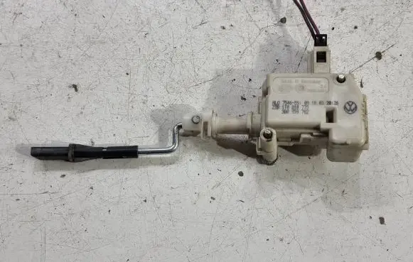 Volkswagen Touran I Central locking motor 1T0810773