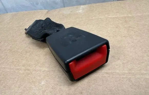 Volkswagen Amarok Rear seatbelt buckle 2H0857740B