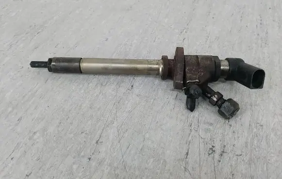 Volvo V50 Fuel injector 9657144580