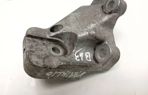 Volvo XC70 Engine mounting bracket 307415674