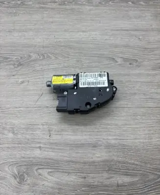 Volkswagen PASSAT B7 Sunroof motor/actuator 8R0959591A 0390200074