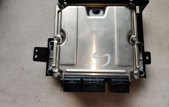 Citroen C5 Engine control unit/module 0281011524