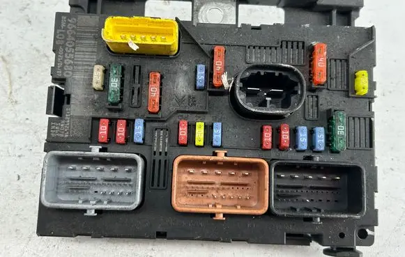 Citroen C4 Grand Picasso Fuse module 9664055680