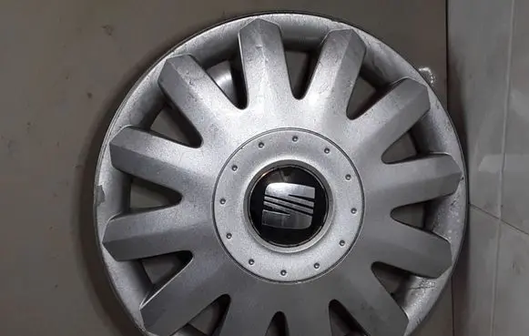 Seat Toledo II (1M) R15 wheel hub/cap/trim 7M7601147
