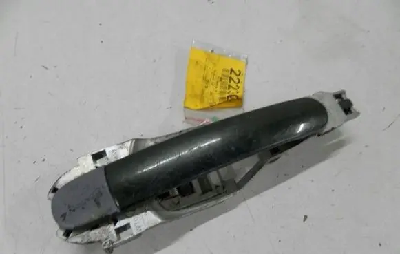Volkswagen PASSAT B5 Front door exterior handle 