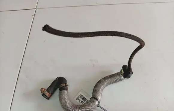 Audi A6 S6 C5 4B Engine coolant pipe/hose 
