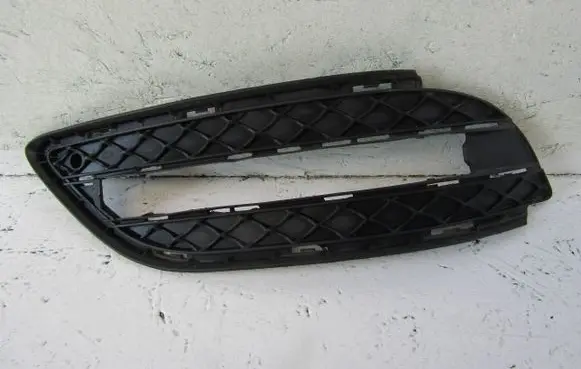 Mercedes-Benz B W246 W242 Front bumper lower grill A2468850622