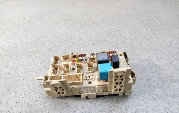 Toyota Avensis T250 Fuse box set 82641-05020