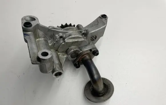 Volkswagen PASSAT B6 Oil pump 038115121C 03G115105