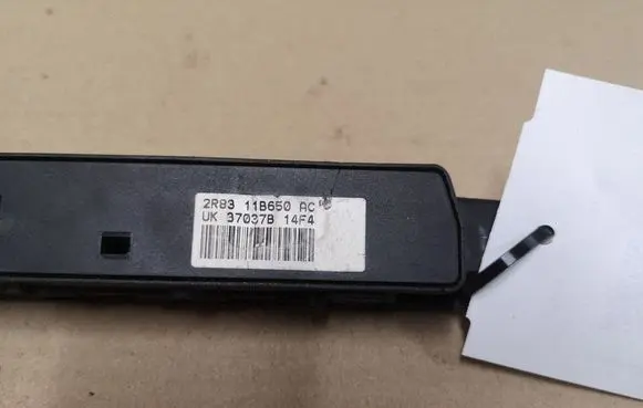 Jaguar S-Type A set of switches 2R8311B650AC UK37037B14F4