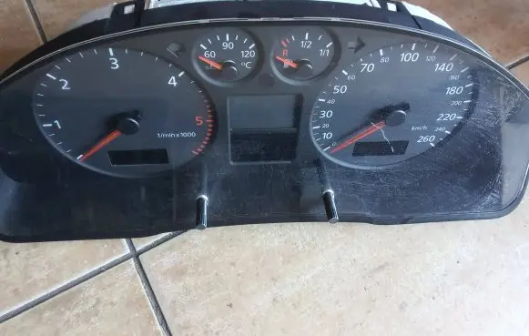 Audi A4 S4 B7 8E 8H Speedometer (instrument cluster) 8D0920900R