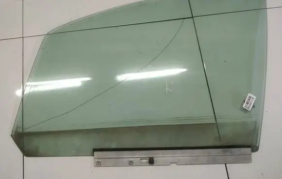 Opel Zafira B Front door window glass four-door as2