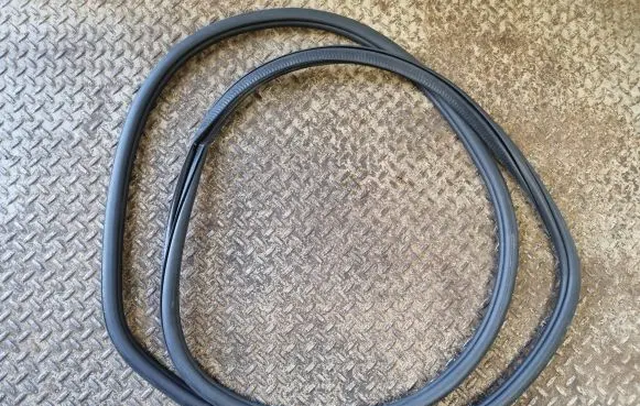 Volkswagen Tiguan Allspace Rear door rubber seal (on body) 5NN867913