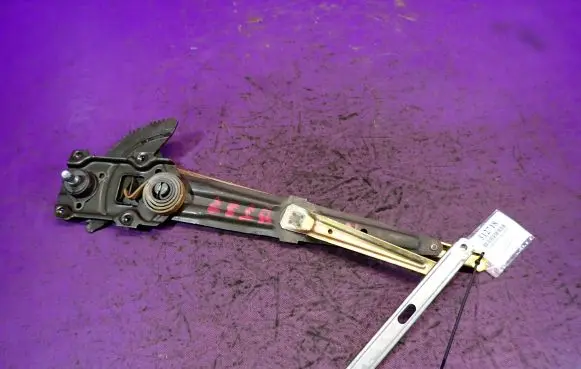 Suzuki Swift Cultus Front door window regulator with motor 