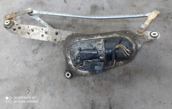 Renault Laguna II Front wiper linkage and motor