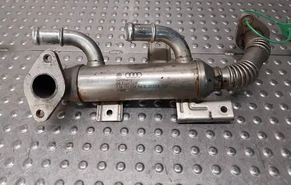 Volkswagen Polo IV 9N3 EGR valve cooler 038131513AB
