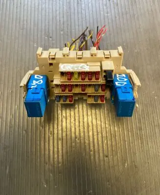 Nissan Qashqai Fuse module 252309F920