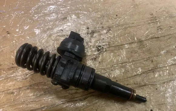 Audi A3 S3 8L Fuel injector 038130073AG