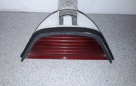 BMW 5 E39 Third/center stoplight 8385659