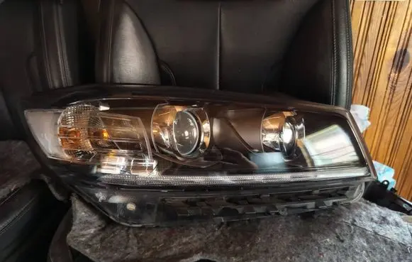 KIA Sorento Headlight/headlamp 92102C5570 R009U5701UR