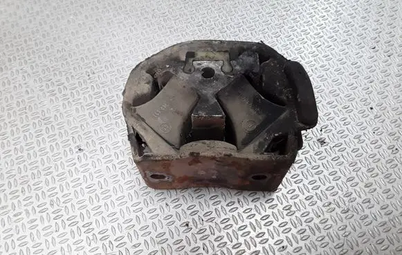 Mercedes-Benz Vito Viano W638 Engine mount bracket 6382411413