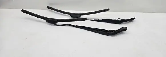 Mini One - Cooper F56 F55 Front wiper blade arm 7335477 7376349