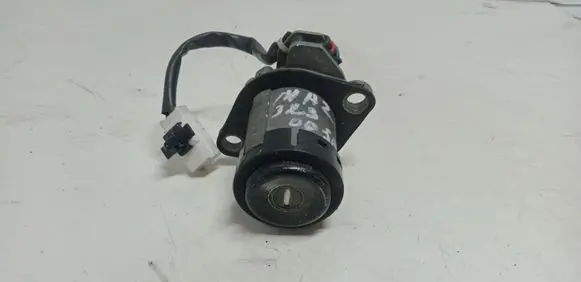 Mazda 323 F Loading door lock 