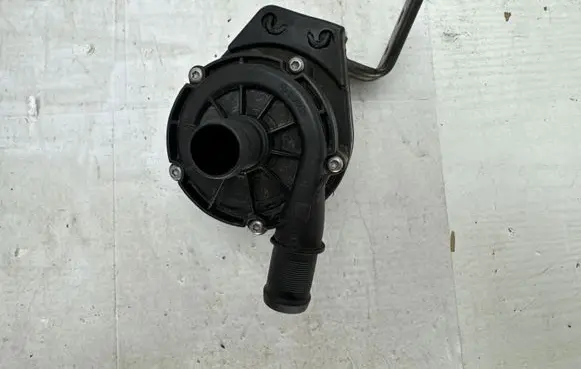 Renault Kangoo III Water pump 392024151 210107883R