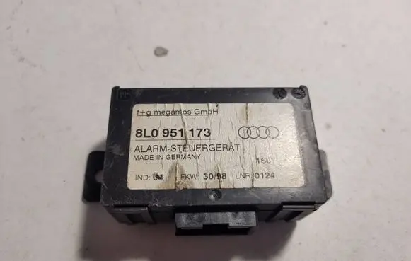 Audi A8 S8 D2 4D Alarm control unit/module 8L0951173