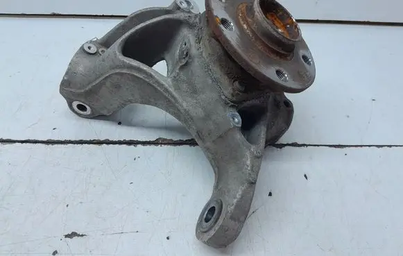 Front wheel hub