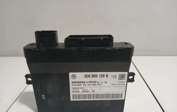 Volkswagen Touareg I Keyless (KESSY) go control unit/module 5WK48825