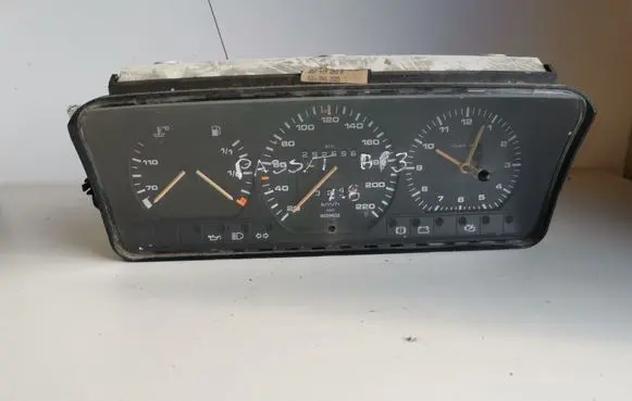 Volkswagen PASSAT B3 Speedometer (instrument cluster) 357919033R 6160462005