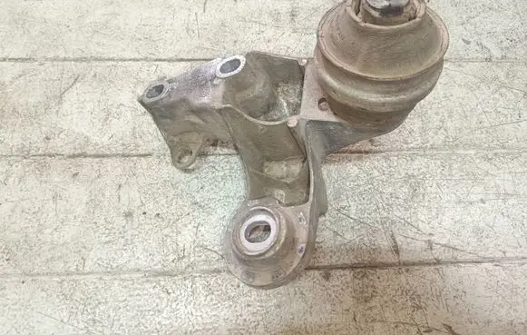 Audi A4 S4 B5 8D Engine mounting bracket 8D0199351H