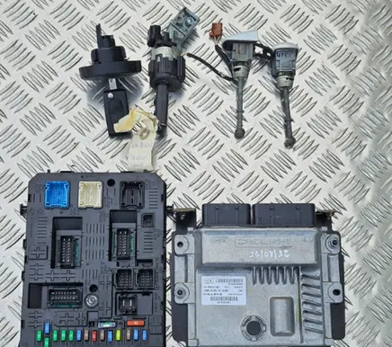 Peugeot 5008 Engine ECU kit and lock set 9814826280 0879781186 981218858002