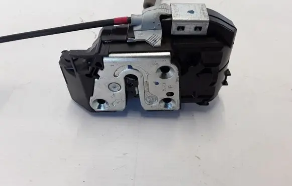 Renault Kadjar Rear door lock 825004EA2A