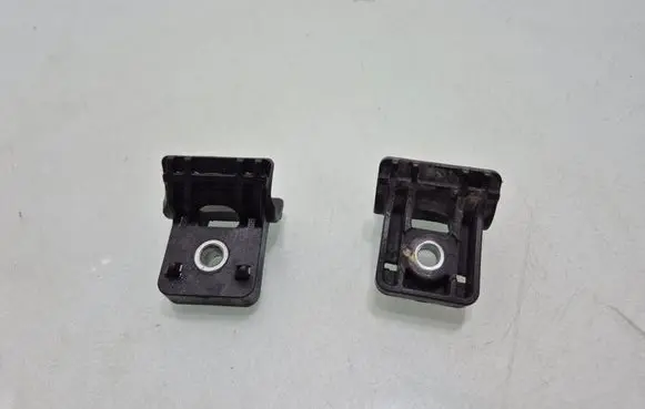 Opel Astra J Radiator mount bracket 13250318
